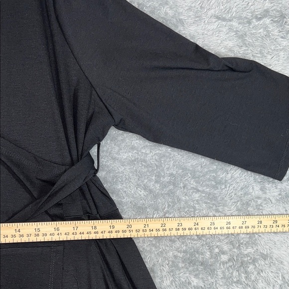 Elegant Black Long Sleeve Wrap Dress - Picture 9 of 10